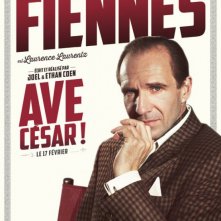Ave, Cesare! - Il character poster dedicato a Ralph Fiennes