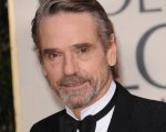 Batman v Superman: Jeremy Irons parla di Alfred