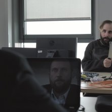 News From Planet Mars: Vincent Macaigne e François Damiens in una scena del film