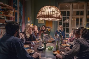 The Commune: tutti i personaggi principali del film riuniti a tavola