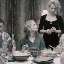 United States of Love: Marta Nieradkiewicz, Julia Kijowska, Lukasz Simlat e Magdalena Cielecka a tavola in una scena del film