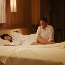 While the Women Are Sleeping: Shiori Kutsuna e Takeshi Kitano in una scena del film