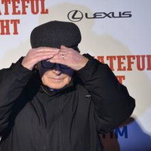  Il maestro Ennio Morricone accecato dai flash sul red carpet di The Hateful Eight