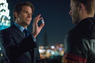 Limitless: Bradley Cooper e Jake McDorman in una foto del sesto episodio della prima stagione