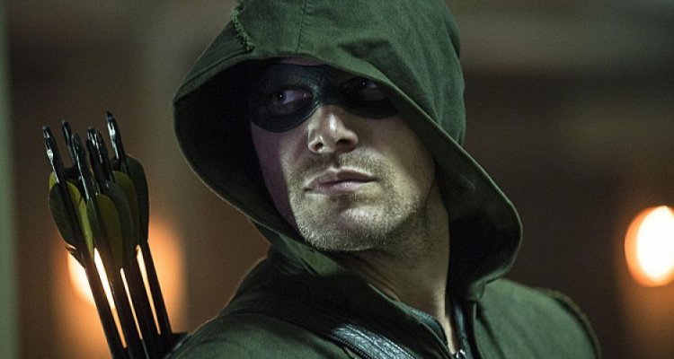 Legends of Tomorrow: Stephen Amell sarà un anziano Oliver Queen!