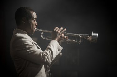 Miles Ahead: Don Cheadle in un'inquadratura del film