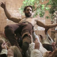 Galavant: il protagonista Joshua Sasse in una foto della seconda stagione