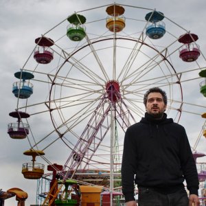 Lo chiamavano Jeeg Robot: Claudio Santamaria in un'inquadratura del film