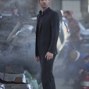 Lucifer: l'attore Tom Ellis in una foto del pilot