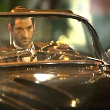 Lucifer: l'attore Tom Ellis interpreta Lucifero