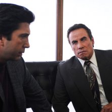 American Crime Story: The People v. O.J. Simpson - Gli attori David Schwimmer e John Travolta in una foto della serie targata FX