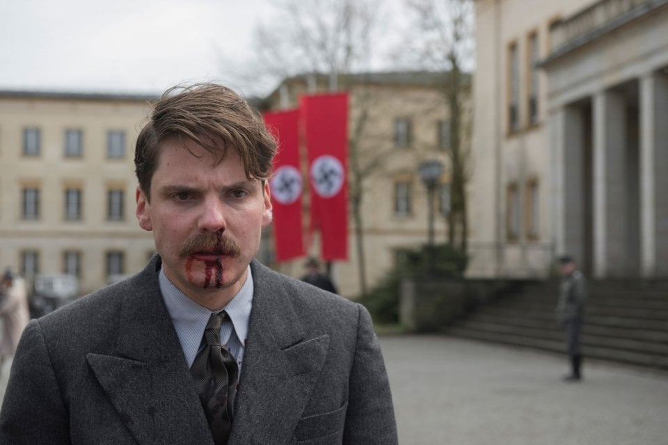 Alone in Berlin: Daniel Brühl in una scena del film