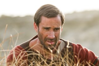 Risorto: Joseph Fiennes in una scena del film