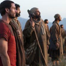 Risorto: Joseph Fiennes in una scena di gruppo del film