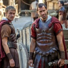 Risorto: Tom Felton e Joseph Fiennes insieme in una scena del film