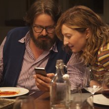 Perfetti sconosciuti: Giuseppe Battiston e Alba Rohrwacher in una scena del film