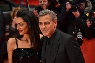 Berlino 2016: George Clooney e Amal Alamuddin posano sul red carpet di Ave, Cesare!