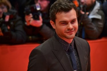 Berlino 2016: Alden Ehrenreich sul red carpet di Ave, Cesare!