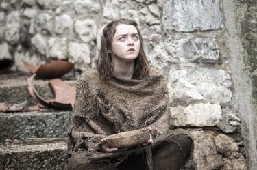 Il trono di spade: l'attrice Maisie Williams è Arya in una foto del primo episodio della sesta stagione