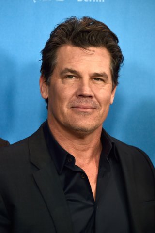 Ave, Cesare: un primo piano di Josh Brolin a Berlino