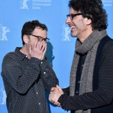 Ave, Cesare: Joel ed Ethan Coen se la ridono al photocall di Berlino