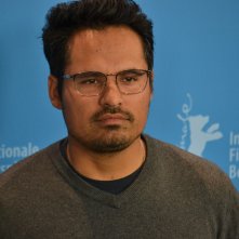 Berlino 2016: un primo piano di Michael Peña photocall di War On Everyone