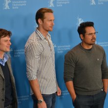 Berlino 2016: Chris Clark, Michael Peña e Alexander Skarsgård al photocall di War On Everyone