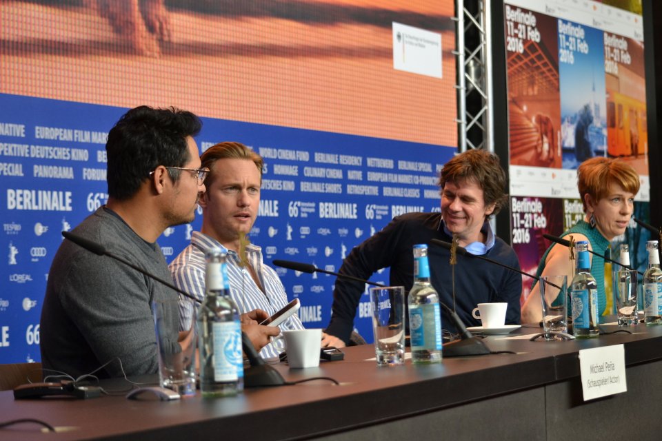 Berlino 2016: Michael Peña, Alexander Skarsgård e Chris Clark alla conferenza di War On Everyone