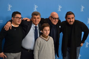 Berlino 2016: Samuele Puccillo, il regista Gianfranco Rosi, Pietro Bartolo davanti ai fotografi al photocall di Fuocoammare