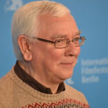 Berlino 2016: Terence Davies in uno scatto al photocall di A Quiet Passion