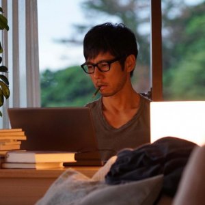 While the Women are Sleeping: Hidetoshi Nishijima in una scena