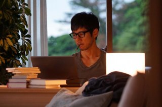 While the Women are Sleeping: Hidetoshi Nishijima in una scena