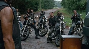 the Walking Dead: il gruppo di Negan nell'episodio No Way Out