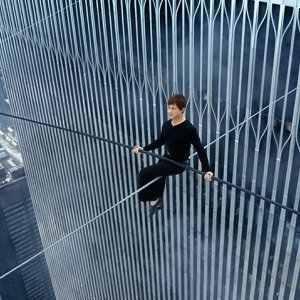 Joseph Gordon-Levitt in una scena di The Walk