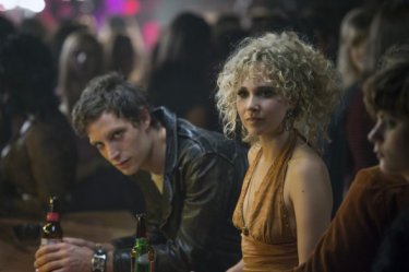 Vinyl: James Jagger e Juno Temple in una scena del pilot