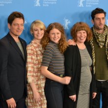 Berlino 2016: Thomas Vinterberg, Trine Dyrholm, Ulrich Thomsen, Anne Gry Henningsen, Martha Sofie Wallstrøm Hansen, Helene Reingaard Neumann al photocall di The Commune