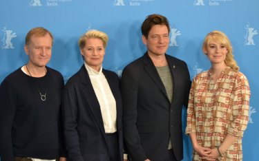 Berlino 2016: Thomas Vinterberg, Trine Dyrholm, Helene Reingaard Neumann,  al photocall di The Commune