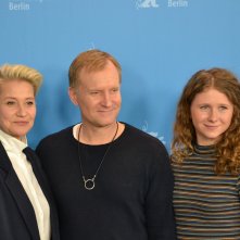 Berlino 2016: Trine Dyrholm, Martha Sofie Wallstrøm Hansen, Ulrich Thomsen al photocall di The Commune