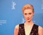 Elizabeth Debicki affascinata da Cillian Murphy: 'Tutto il mondo ha una cotta per lui'