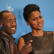 Berlino 2016: Don Cheadle e Emayatzy Corinealdi in uno scatto al photocall di Miles Ahead
