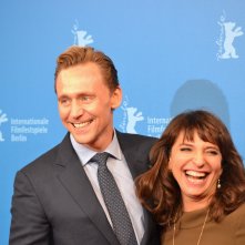 Berlino 2016: Tom Hiddleston e Susanne Bier Sul red carpet di The Night Manager