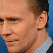 Berlino 2016: un primo piano di Tom Hiddleston sul red carpet di The Night Manager