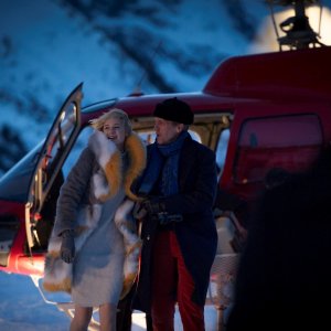 The Night Manager: due dei protagonisti della serie, Elizabeth Debicki e Hugh Laurie