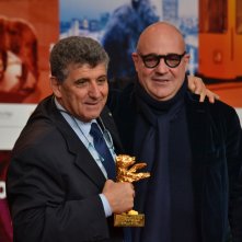 Berlino 2016: Gianfranco Rosi e Pietro Bartolo con l'orso d'oro alla conferenza dei premiati