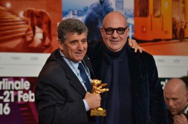 Berlino 2016: Gianfranco Rosi e Pietro Bartolo con l'orso d'oro alla conferenza dei premiati