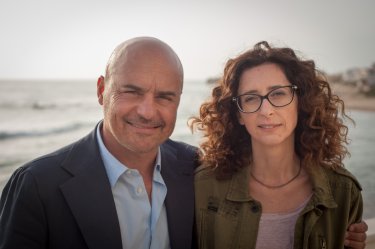 Il commissario Montalbano: Luca Zingaretti e Teresa Mannino in La piramide di fango