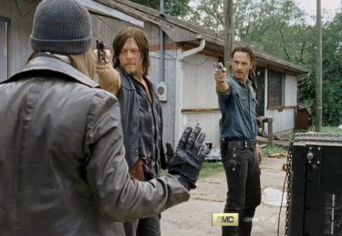 The Walking Dead: Tom Payne, Norman Reedus e Andrew Lincoln in La legge della probabilità