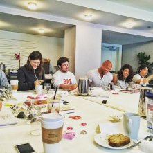 Baywatch: Zac Efron, Dawyne Johnson, Alexandra Daddario e il resto del cast a pranzo