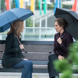 X-Files: le attrici Gillian Anderson e Annabeth Gish in Ossessione