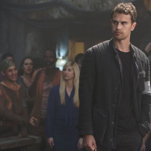 The Divergent Series: Allegiant, Theo James in una scena del film